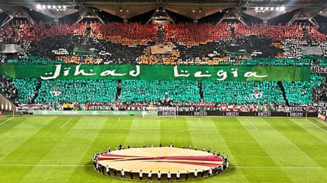 השלט המקומם של אוהדי לגיה (צילום: צילום מסך אינסטגרם)