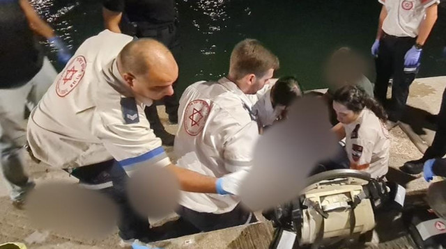 חילוץ הטובעים מול חופי יפו (צילום: צילום מבצעי מד"א)