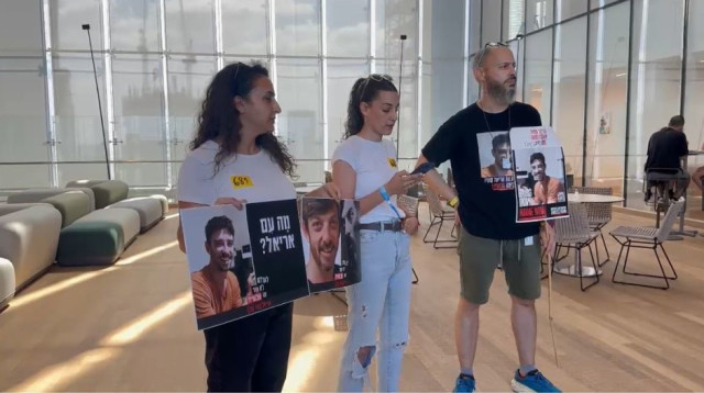 ארבל יהוד ושרון קוניו בחברת ההייטק "קייטו נטוורקס" בתל אביב (צילום: יפעת יוגב)