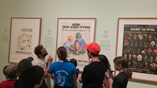 התערוכה "יש פרחים" (צילום: רעיה שורקי, רשות הטבע והגנים)