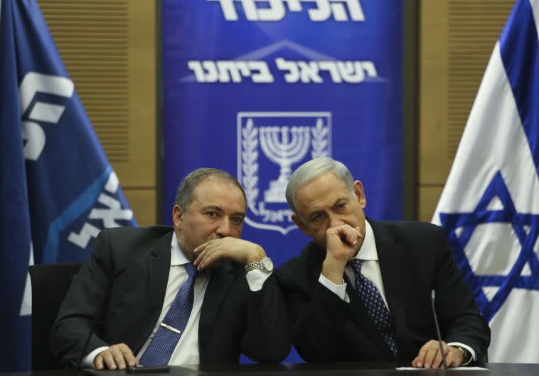 לא עדכנו את הנשיא הנכנס. נתניהו וליברמן, צילום: יונתן זינדל, פלאש 90