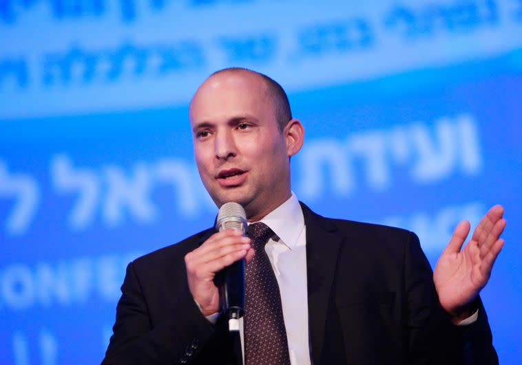 &quot;פונה אליך בתור אבא מודאג שלא יודע איפה ילמד בנו בשנה הבאה&quot;. השר בנט. צילום: פלאש 90