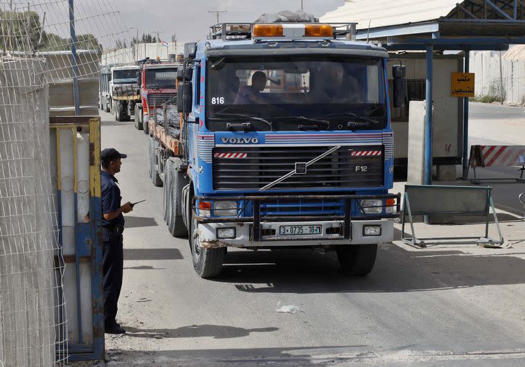 ללא סיוע ישראלי- עזה תקרוס, מעבר כרם שלום. צילום: רויטרס