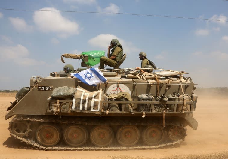 מישהו בקריה העדיף צוללות? נגמ&quot;ש &quot;זלדה&quot; בצוק איתן. צילום: מרק ישראל סלם