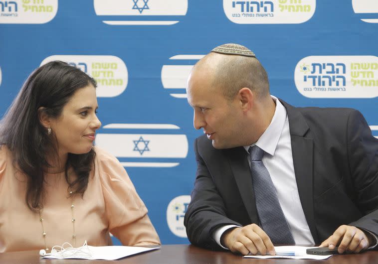 מבין שהם בלחץ&quot;. נפתלי בנט ואיילת שקד. צילום: פלאש 90