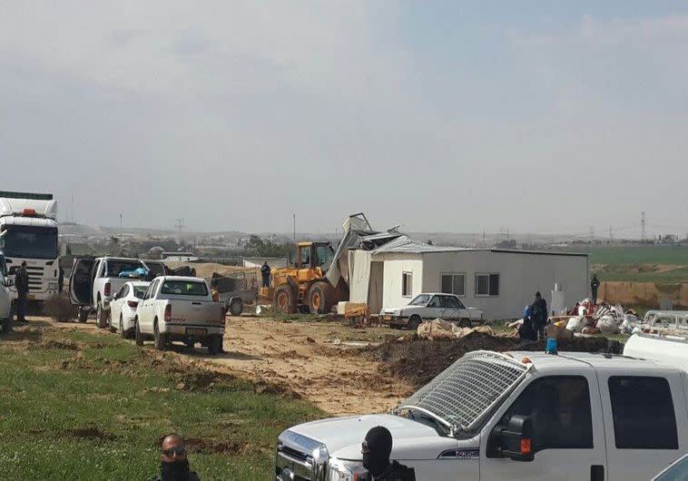 הריסת בתים של בדואים בנגב. צילום ארכיון:שאקר א-סאנע