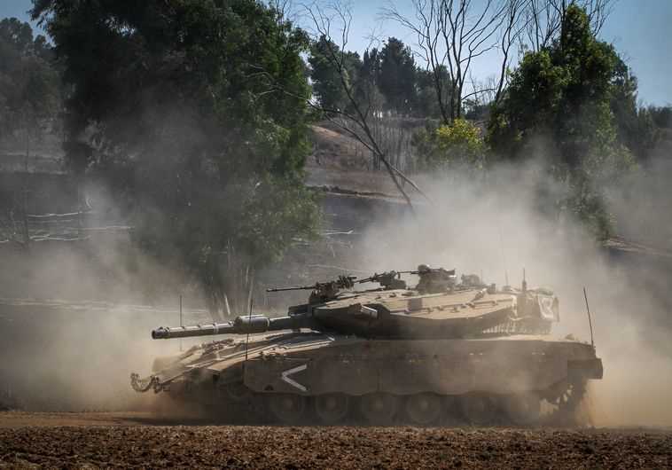 טנק מרכבה על גבול רצועת עזה. צילום ארכיון: אלברט צדיקוב, פלאש 90