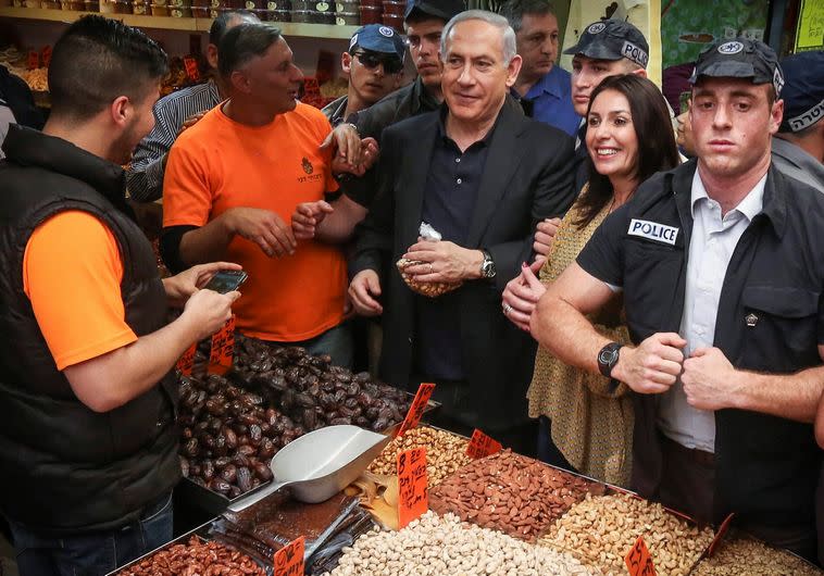 נתניהו ורגב בשוק מחנה יהודה. צילום: פלאש 90