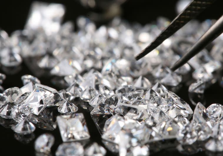 הבנקים מונעים מיהלומנים לבצע פעולות שבעבר עשו ללא קושי. צילום אילוסטרציה: פלאש ש 90