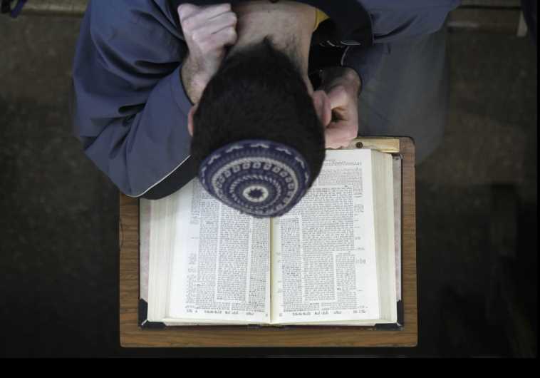 תפילה, ארכיון. צילום: פלאש 90