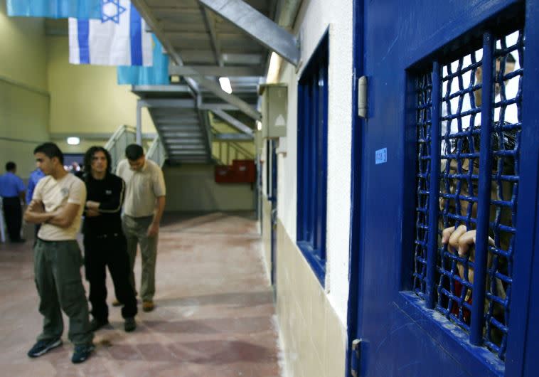 אסירים ביטחוניים בכלא קציעות. צילום: רויטרס