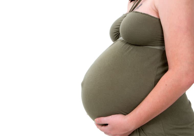 בחודש תשיעי להריון ואף אחד לא קם. צילום: אינג'אימג'