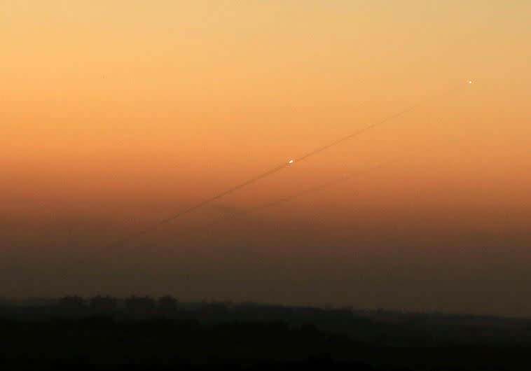 שיגור רקטה מעזה לכיוון אשקלון. צילום ארכיון: רויטרס