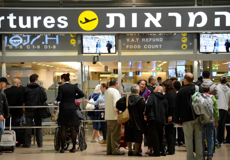 נוסעים בנתב&quot;ג. צילום: פלאש 90, ארכיון