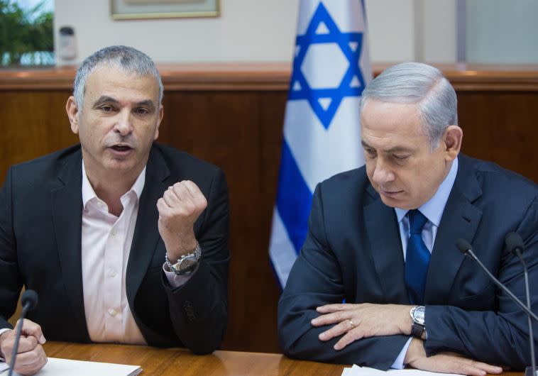 בנימין נתניהו ומשה כחלון בישיבת הממשלה. צילום:יונתן זינדל, פלאש 90