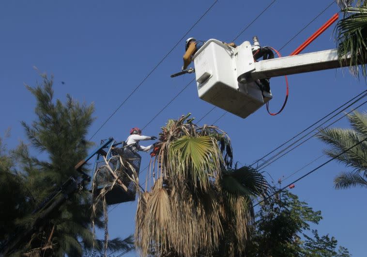 העלאת גנרטורים לאזור צפת. צילום: יוסי וייס, חברת החשמל