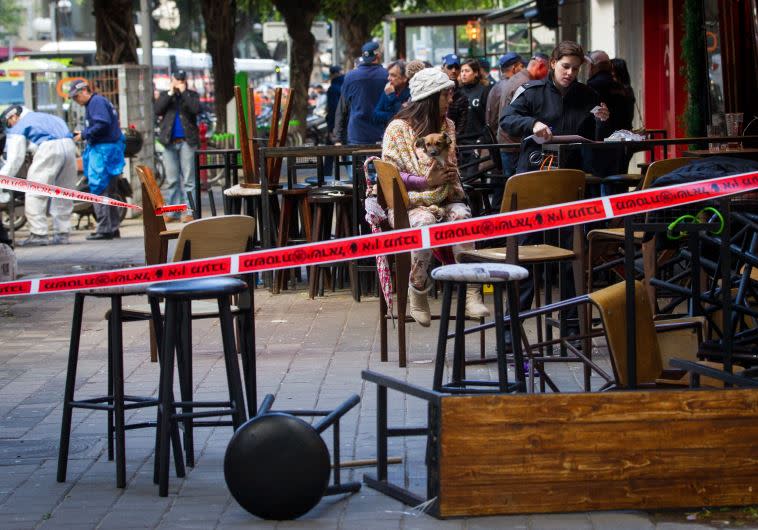 זירת הפיגוע. צילום: מרים אלסטר, פלאש 90