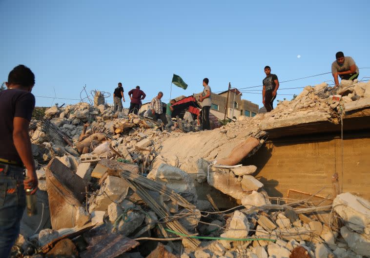 הריסת בתי מחבלים. ארכיון: רויטרס