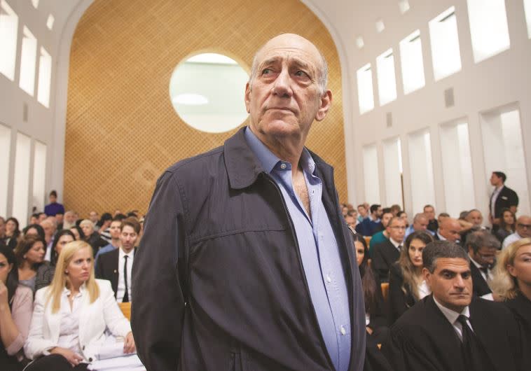 אהוד אולמרט בבית המשפט. חש שרוזן לא הסכים להאמין לאף מילה שלו. צילום: אלכס קולומויסקי, פלאש 90