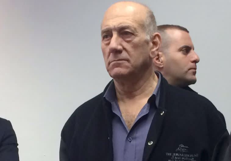 הפעם זה שונה. אהוד אולמרט בקבלת גזר דינו, צילום: מור שמעוני