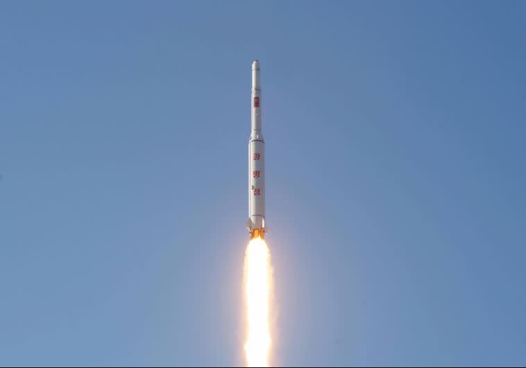 שיגור הטיל הבליסטי ע&quot;י קוריאה הצפונית. צילום: רויטרס