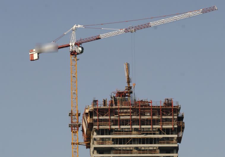 מנוף באתר בנייה. צילום ארכיון: מרים אלסטר, פלאש 90