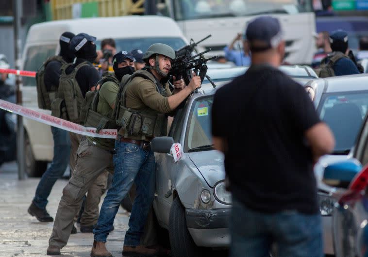 זירת פיגוע בירושלים: צילום: יונתן זינדל, פלאש 90