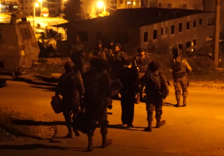 כוחות צה&quot;ל במעצר באיו&quot;ש. צילום ארכיון: דובר צה&quot;ל