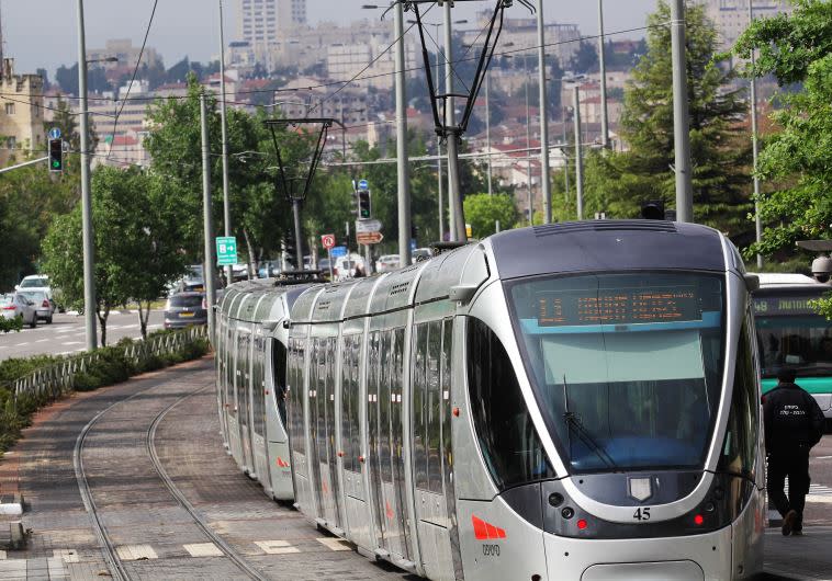 הרכבת. &quot;קשה הידיעה הזו שצריך להסתכל כל הזמן לכל הכיוונים&quot;. צילום: אריאל בשור