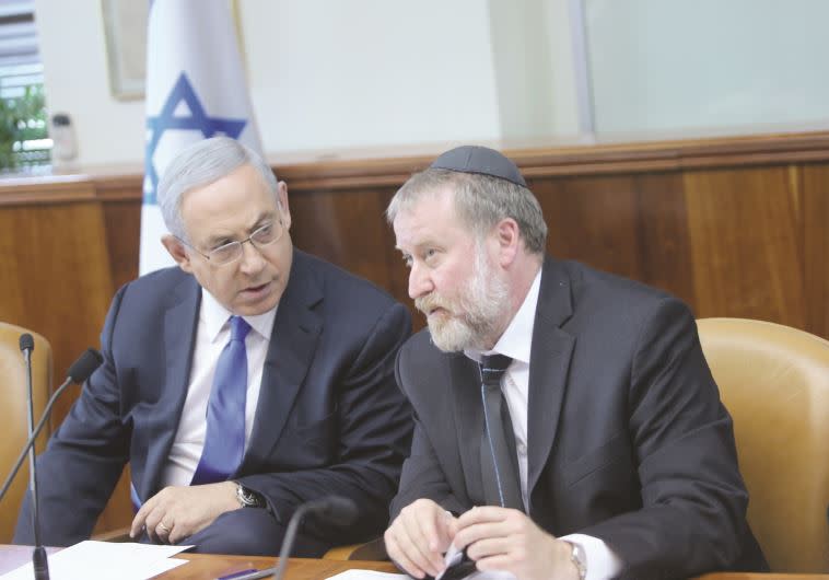 ראש הממשלה בנימין נתניהו היועץ המשפטי לממשלה אביחי מנדלבליט. צילום: אלכס קולומויסקי, פלאש 90