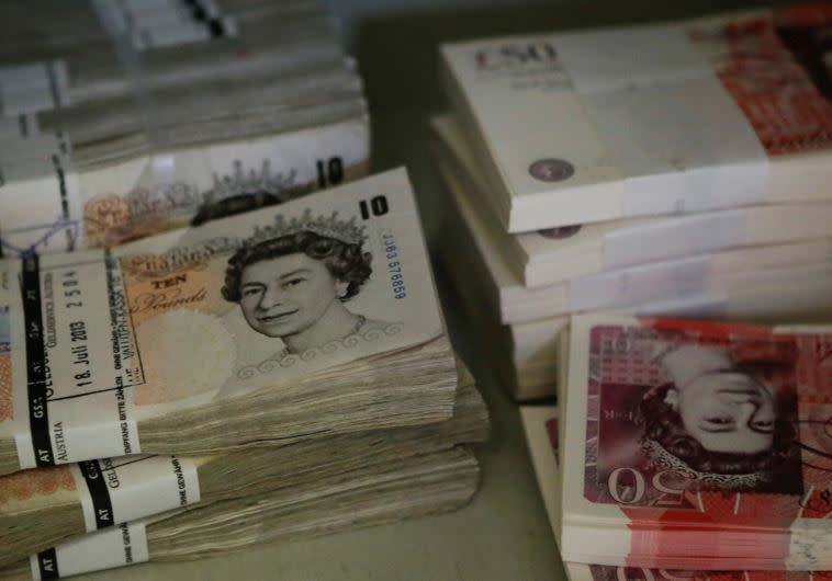 מפולת קשה בערכו של הפאונד הבריטי. צילום: אינג' אימג'