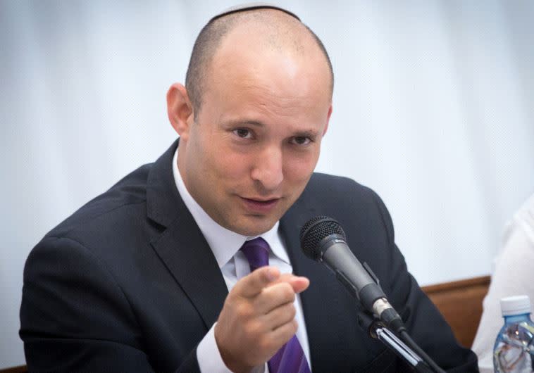 ביקורת כלפי נפתלי בנט. צילום: מרים אלסטר, פלאש 90