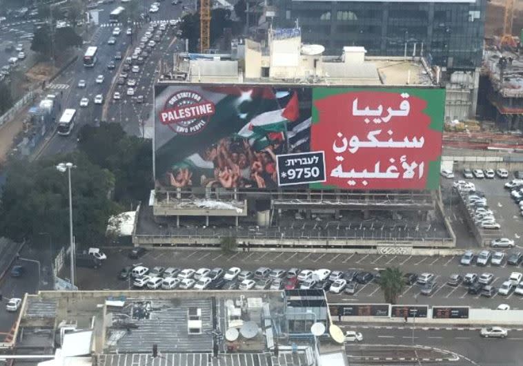 שלטים בערבית בכבישי איילון. צילום: אילן לוי