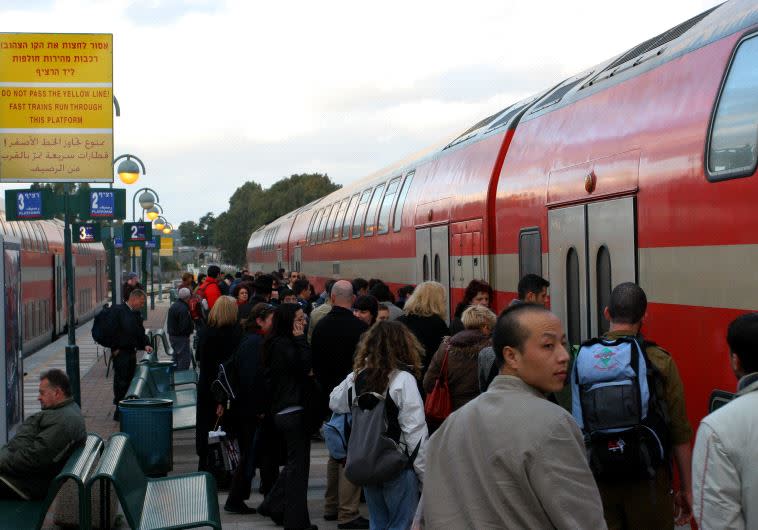 &quot;עבודות חיוניות למניעת פגיעה בנוסעים&quot;. צילום: פלאש 90