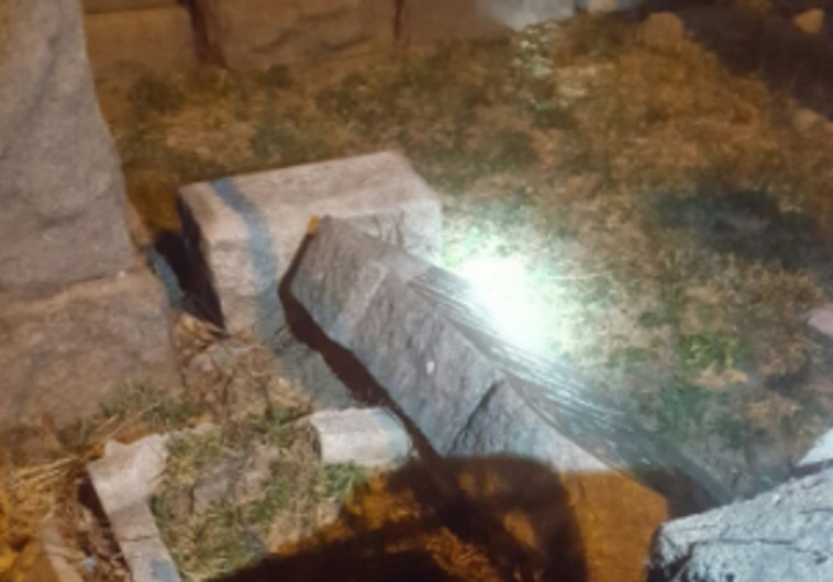מצבות הושחתו בבית קברות יהודי בברוקלין. צילום מסך