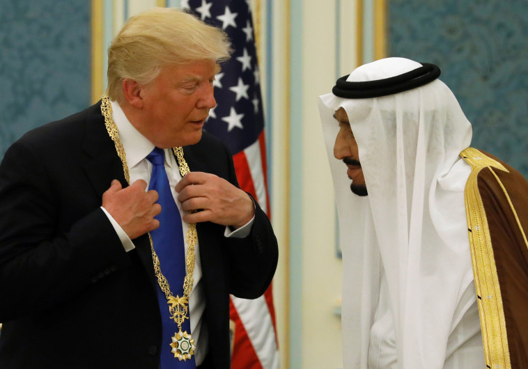הנשיא טראמפ זוכה לעיטור הוקרה ממלך סעודיה סלמן. צילום: רויטרס