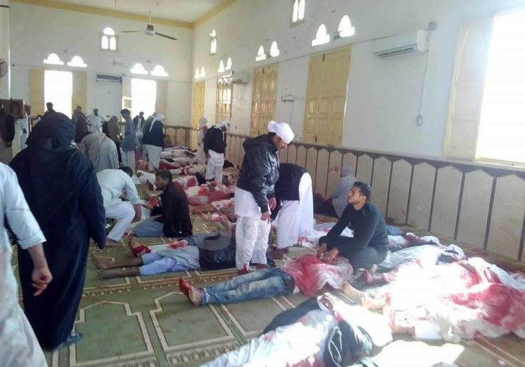 פצועים בפיגוע במסגד סמוך לאל עריש. צילום: הרשתות הערביות