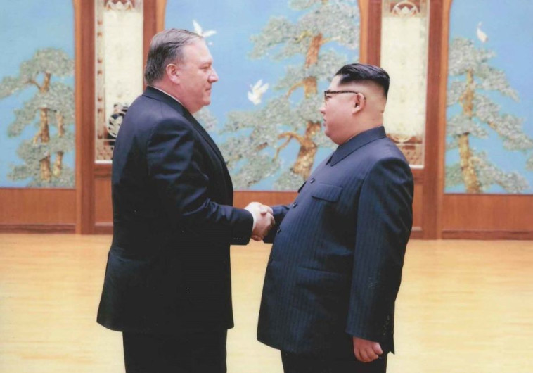 מנהיג קוריאה הצפונית קים ומזכיר המדינה האמריקאי פומפאו . צילום: הבית הלבן