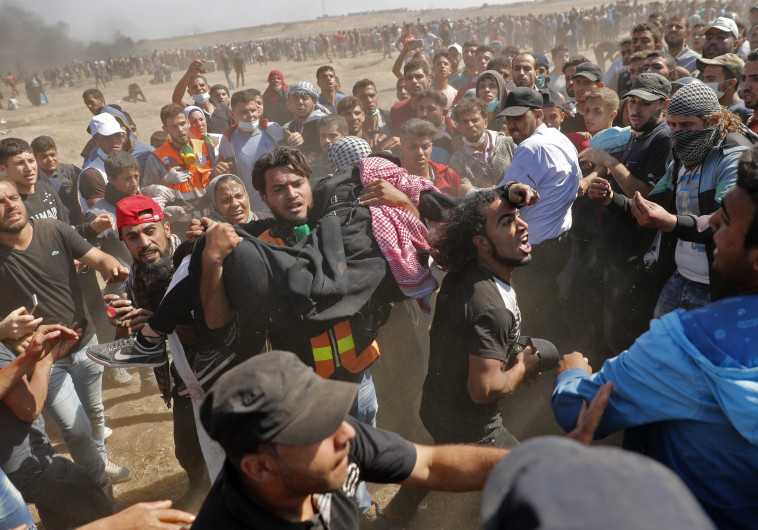 "חמאס לוקח נשים וילדים לקו האש". עימותים במהלך "צעדת השיבה", צילום: AFP