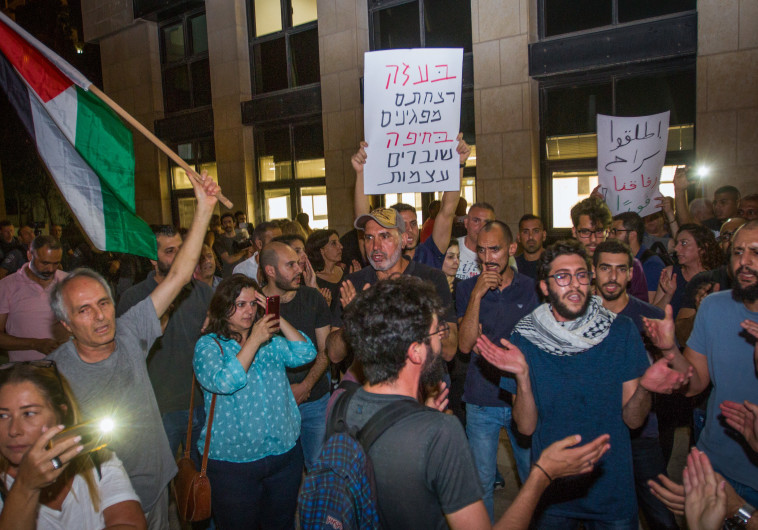 תמיד ייראו את תגובת המשטרה כמוגזמת. הפגנה ערבית בחיפה, צילום: מאיר ועקנין, פלאש 90