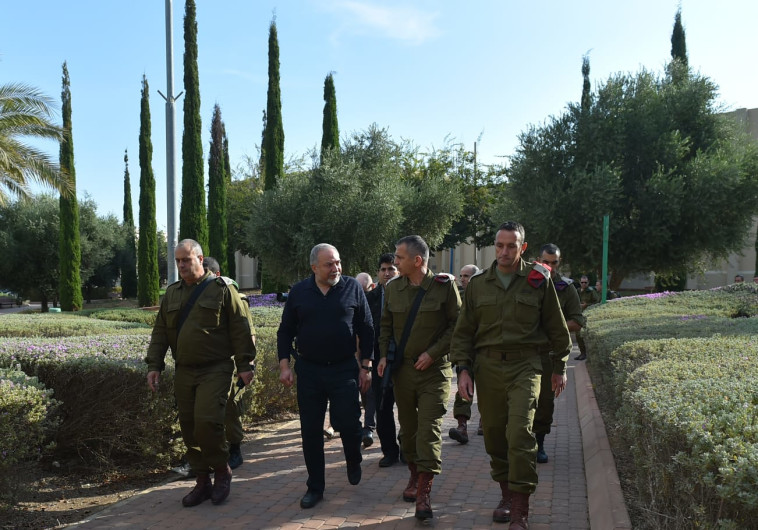 אביגדור ליברמן בביקור באוגדת עזה, צילום: אריאל חרמוני, משרד הביטחון