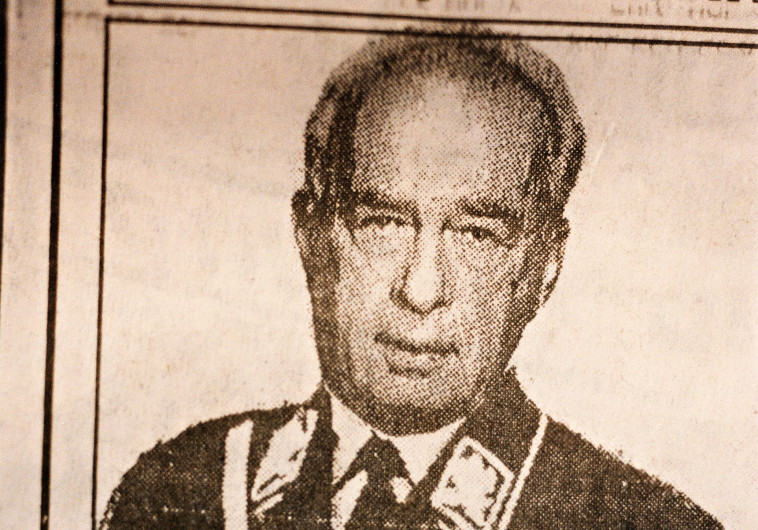 כרזה בה מופיע יצחק רבין במדי אס. אס.