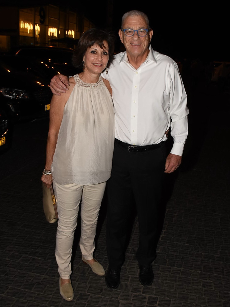 נחום פיינברג ובת הזוג