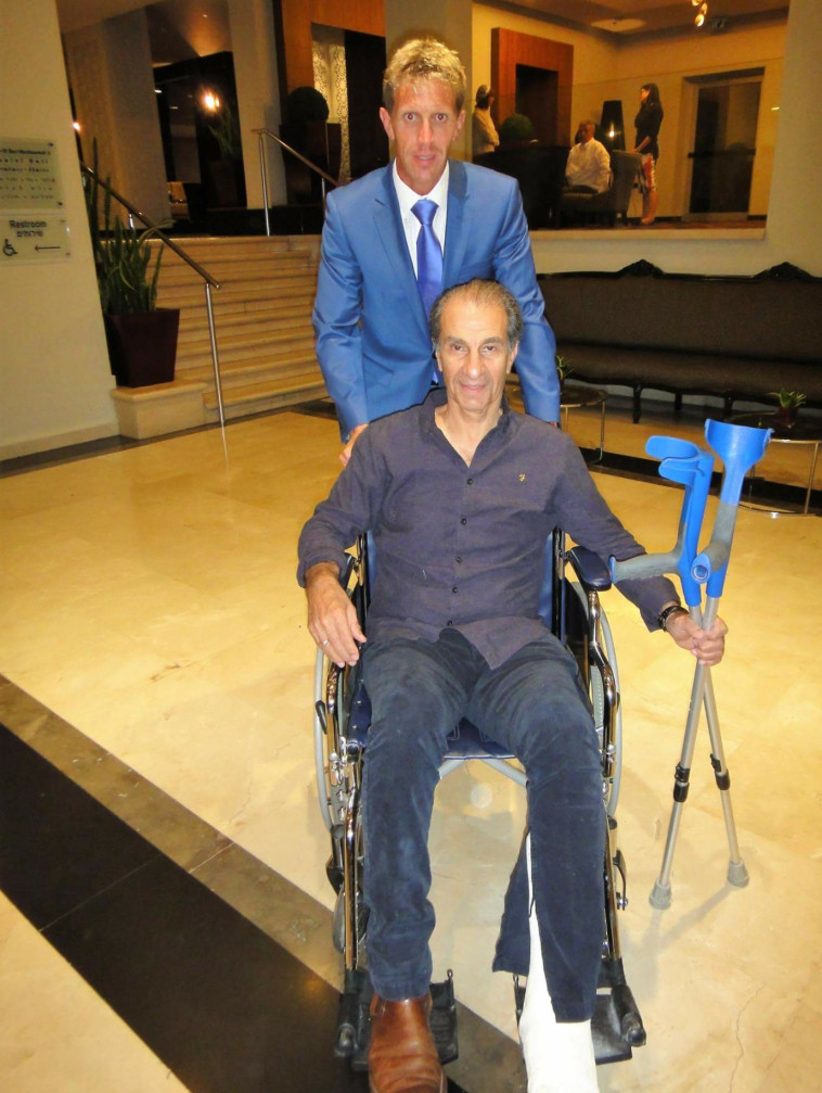 רק בריאות. ששון גבאי החבול על כיסא הגלגלים (יח"צ)