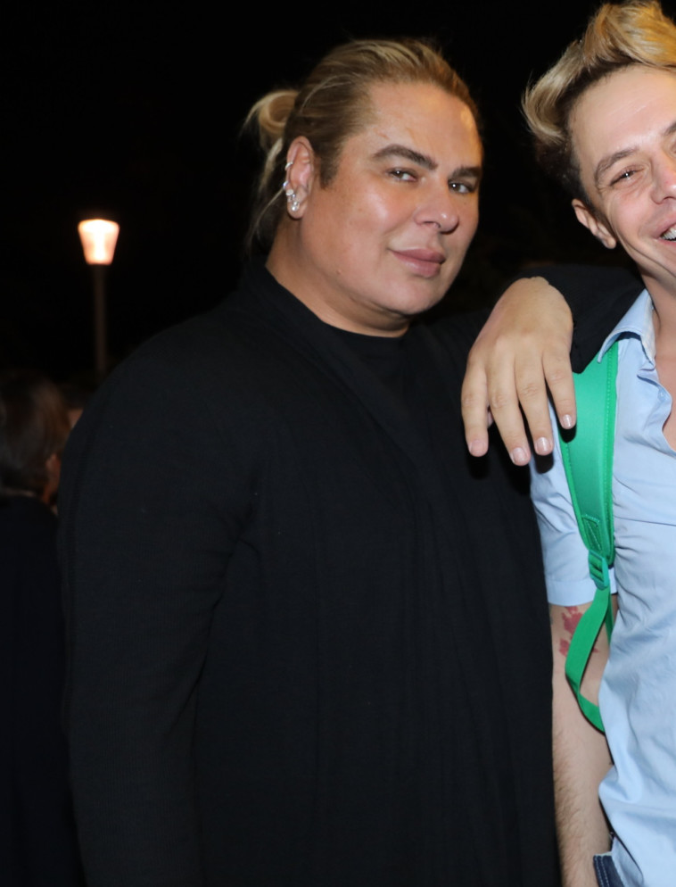 פלטינום בלונד. מיקי בוגנים