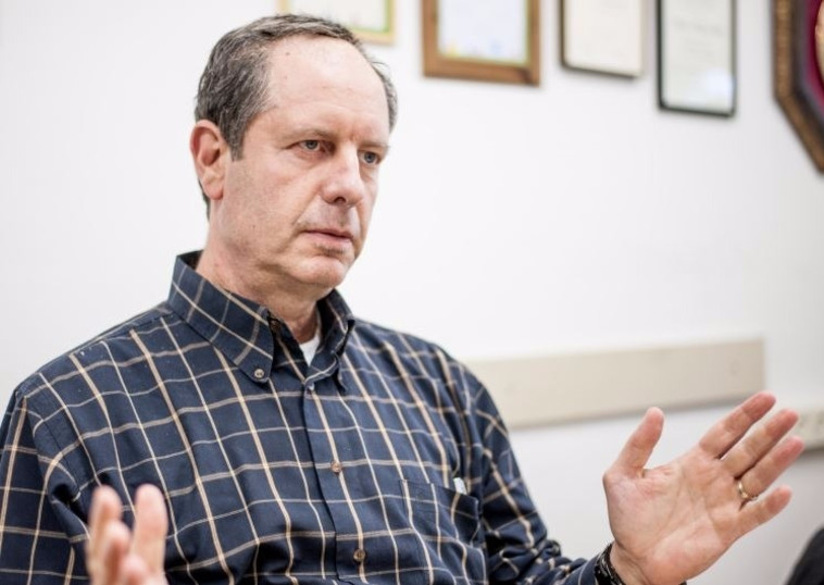 &quot;לגיטימציה לראש ממשלה מושחת&quot;. אופיר פינס. צילום: אסף קליגר