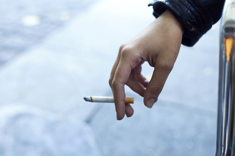 סיגריה, עישון, אילוסטרציה (צילום: istockphoto)