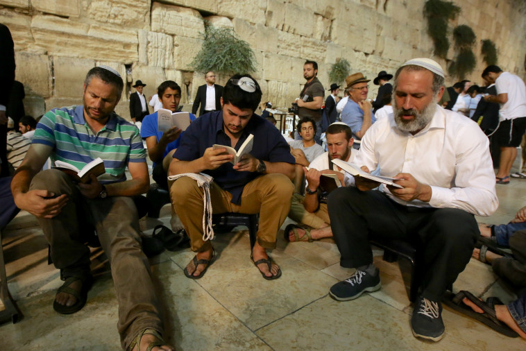 קריאת קינות, תשעה באב, הכותל המערבי