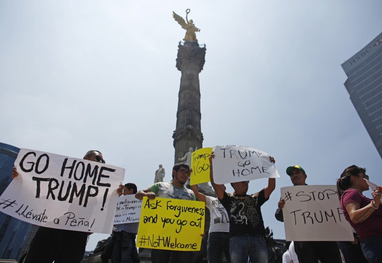 מחאה נגד ביקור טראמפ במקסיקו. צילום: רויטרס