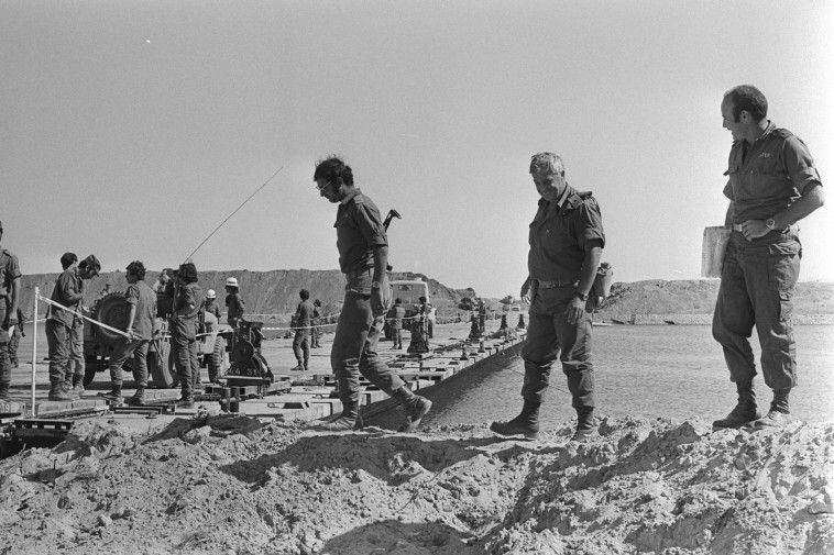 תעלת סואץ במלחמת יום הכיפורים (צילום: רון אילן, לע''מ)